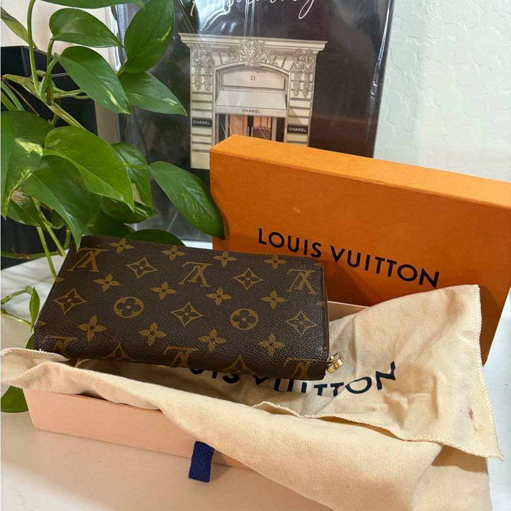 Louis Vuitton Zippy Monogram Wallet